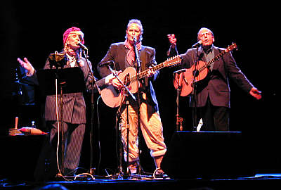 trio1.jpg (24364 bytes)