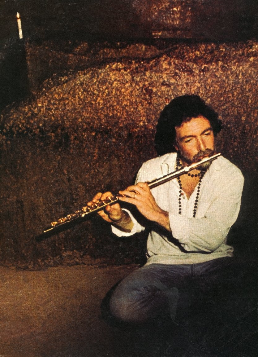 Paul Horn playing in King's Chamber
