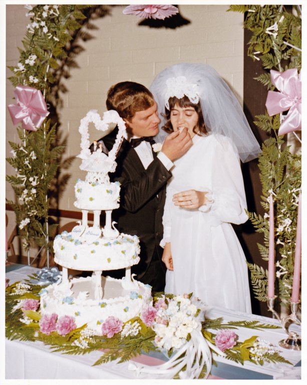 eatingabitoftheweddingcake.jpg