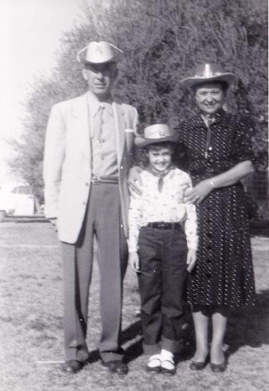 dianneduringrodeoweekinphoenixwithhervisitingunclegeorgeandauntlucillemar1957.jpg
