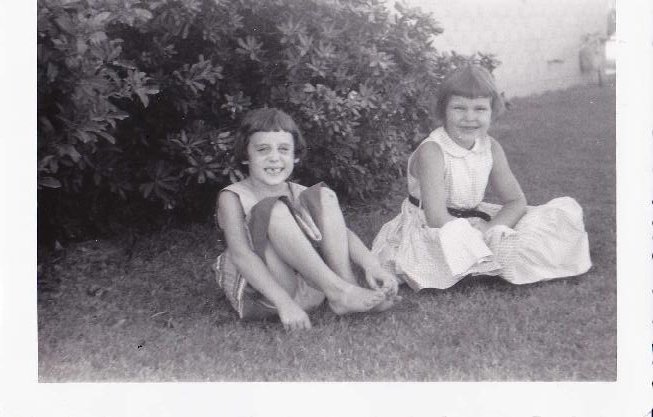 diannewithherfriendsusansep1954.jpg