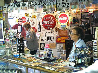 giftshopv.jpg (80880 bytes)