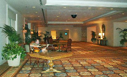 gjfoyer250.jpg (35980 bytes)