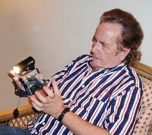 jscamera1300.jpg (26600 bytes)