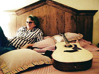 lfguitar250.jpg (29541 bytes)