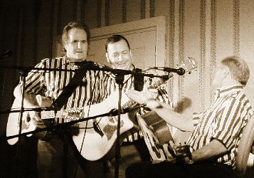 trio12timriley2250.jpg (27883 bytes)