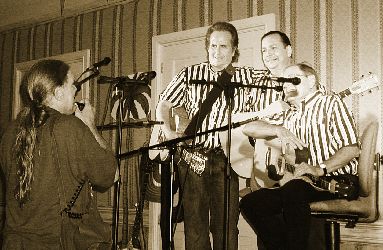trio12timriley3hd250.jpg (32074 bytes)
