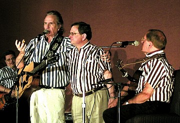 P8171273ws.JPG (42297 bytes)