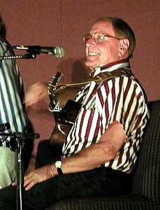 P8171274ws.JPG (29985 bytes)