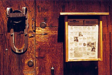 doorlatch.jpg (65171 bytes)