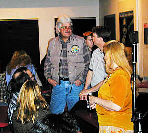 mike1.jpg (19371 bytes)
