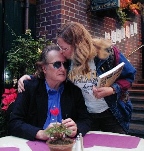 lilykiss.jpg (32838 bytes)
