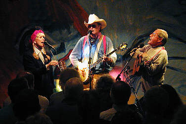 trio1.jpg (20651 bytes)