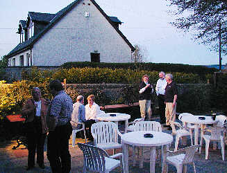 patio2.jpg (22001 bytes)