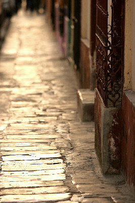 03-03d-sancristobal-0058x400.JPG (44469 bytes)