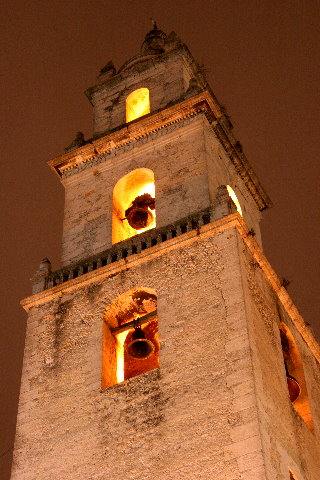 03-09e-merida-0020x480.JPG (57301 bytes)