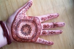 Henna hand- Ap 03