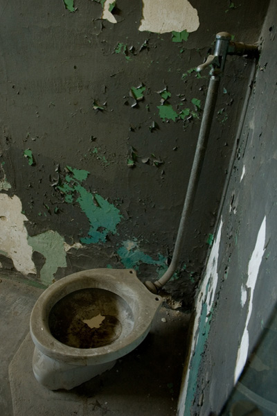 DSC_8134 Toilet, Barrack Cell, Dachau