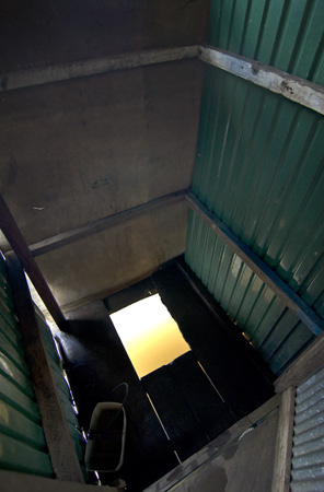 0114_DSC3320 Riverside Toilet Stop - Cambodia