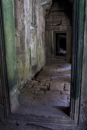 0107_DSC3389 Angkor Doorway