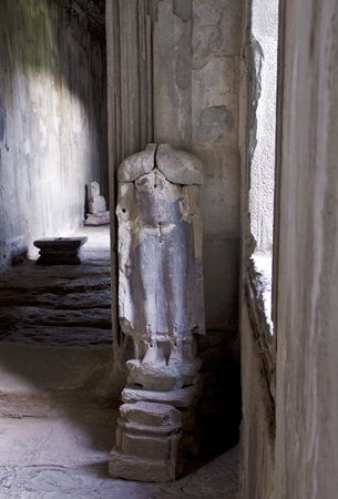 0112_DSC3446 Statue - Angkor Wat