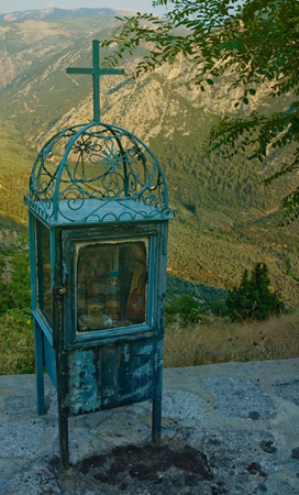 0149DSC_3923 Roadside Shrine - Delphi