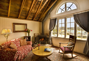 Jenner Inn & Cottages - Captain Will Jenner Creekside Room