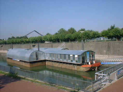 Boat 00.JPG (139333 bytes)
