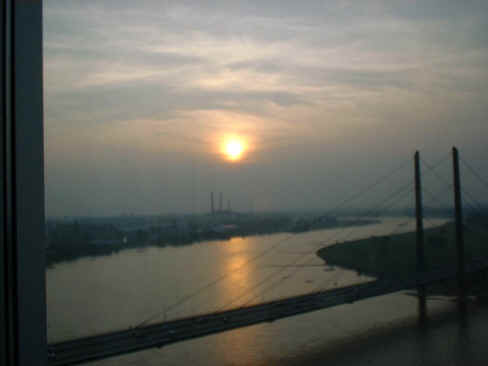 Rhein Sun Set.jpg (64077 bytes)