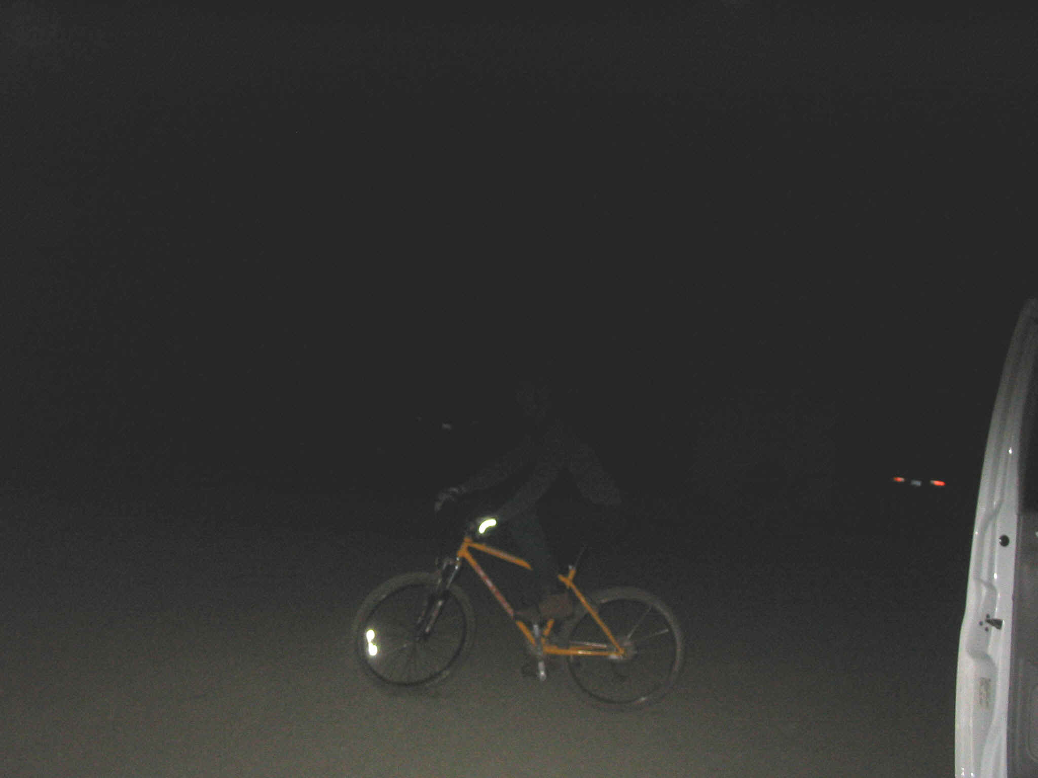 Heaedless bikeman.jpg (375030 bytes)