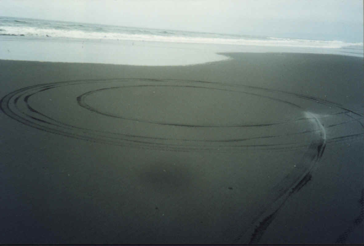 Kinetic 02 - Circle in sand.BMP (2845206 bytes)