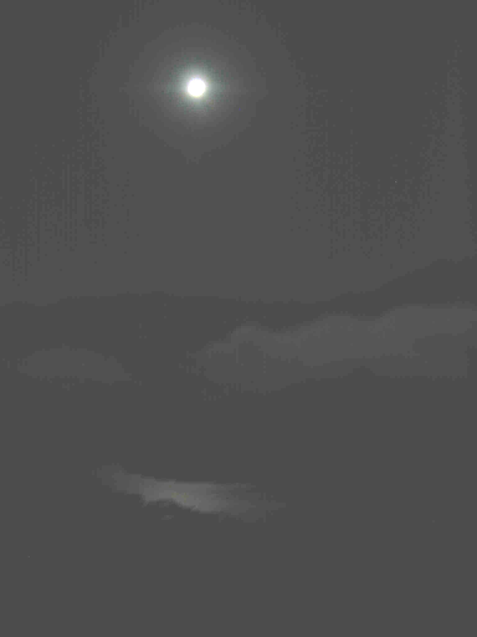 Moon over lake II.jpg (88158 bytes)