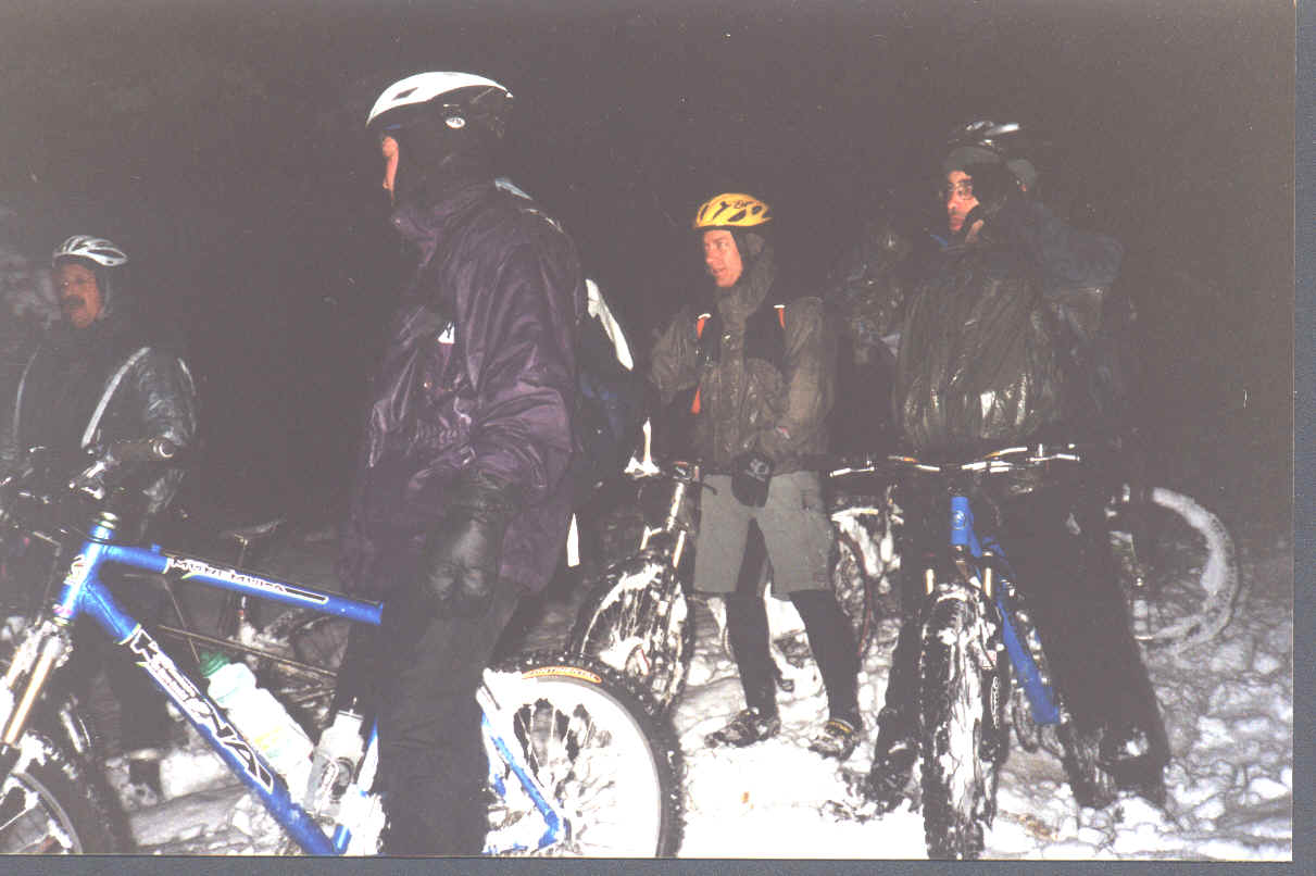 Snow - Wind  Bike snow scene.BMP (2930670 bytes)