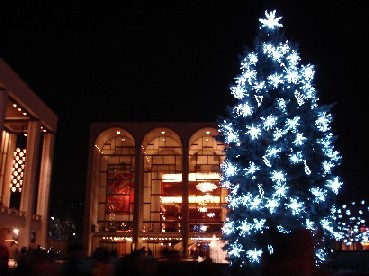 オペラ・クラシック音楽!メトロポリタン・オペラ・ハウスのクリスマスツリー