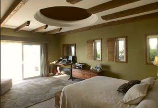 Master suite with King bed and Ocean view.
