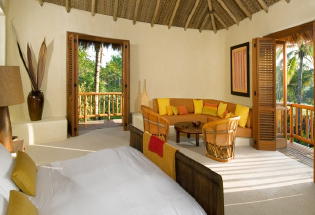 Large apartment with king bed.