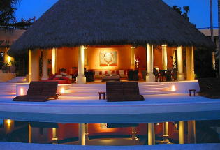 Large Palapa covered living and dining area.