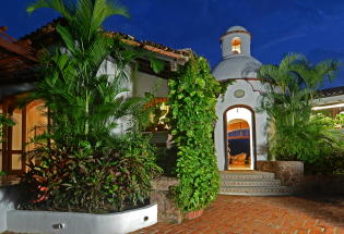 Entrance to Casa Sueno Tropical.