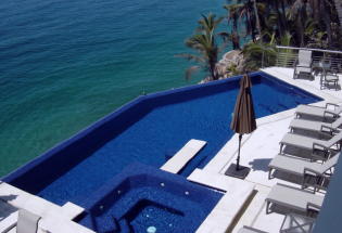 Large Infinity pool with Jacuzzi.door dining terrace.