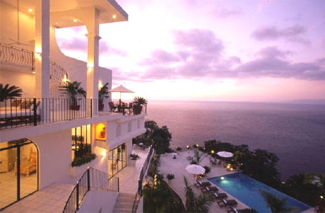 Fabulous villa with breathtaking views of Banderas Bay.