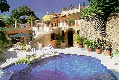 Pool area of Casa La Villita.