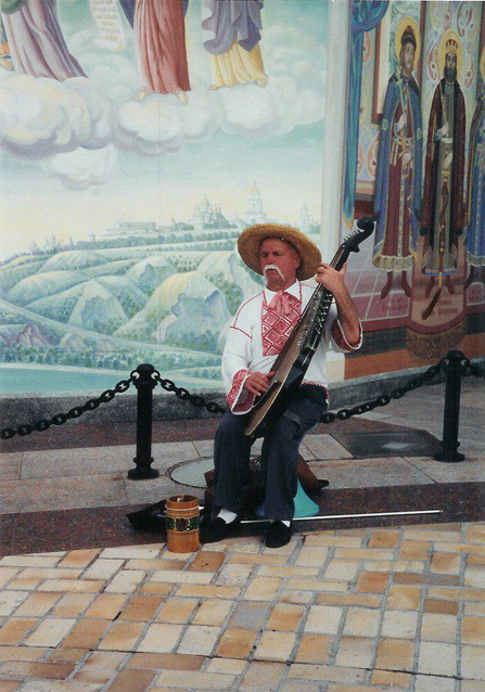 bandura player