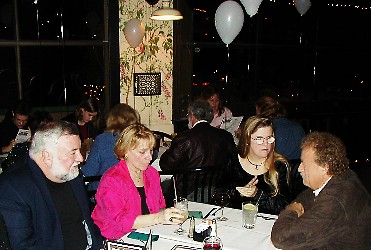 dinner3.jpg (37301 bytes)