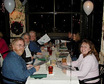 dinner4.jpg (39398 bytes)