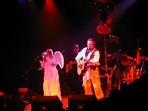 12nyestage.jpg (15943 bytes)