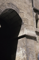 Arch of doorway from vestibule to courtyard.