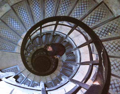 picture on the stairs inside the arc de triomphe