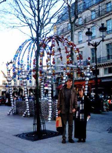 picture of guillaume and margueritte by an entrance to 
				a metro station near the palais royal